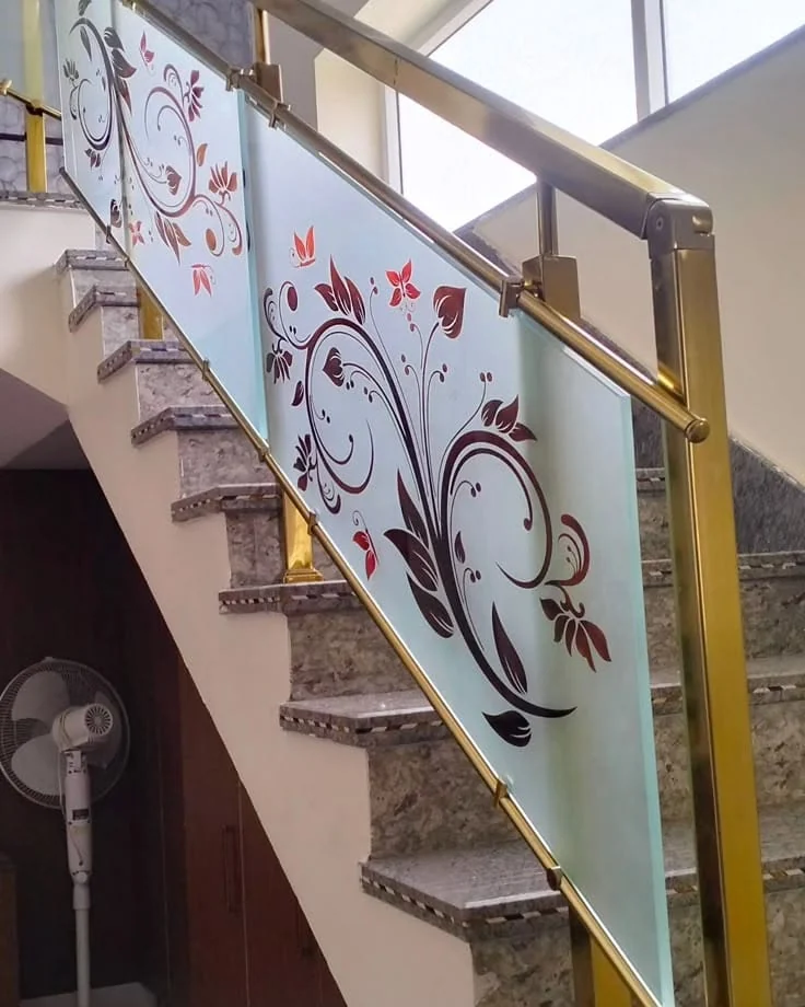 Decorative staircase glass