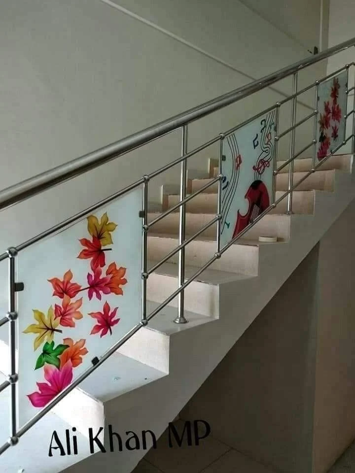 Floral glass detailing